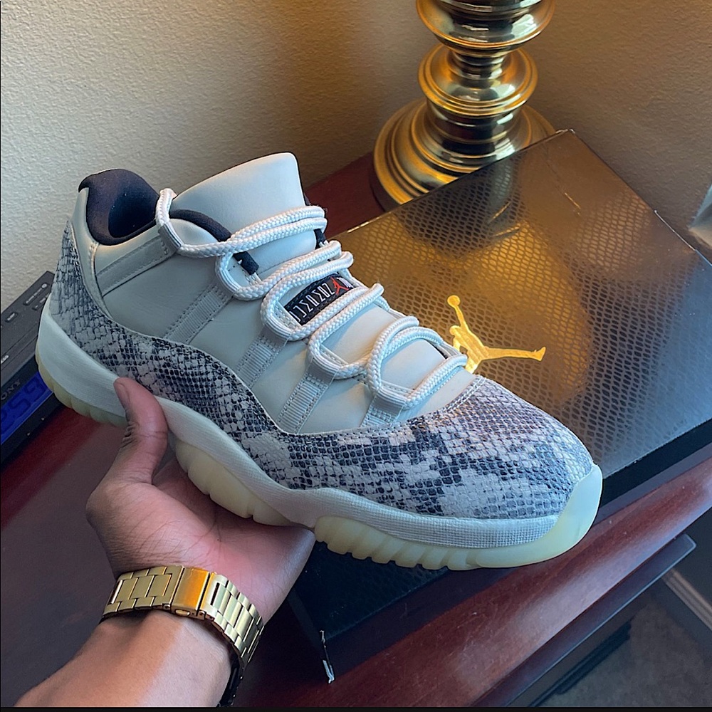 Air Jordan Retro 11 Lows Snake Light Bone